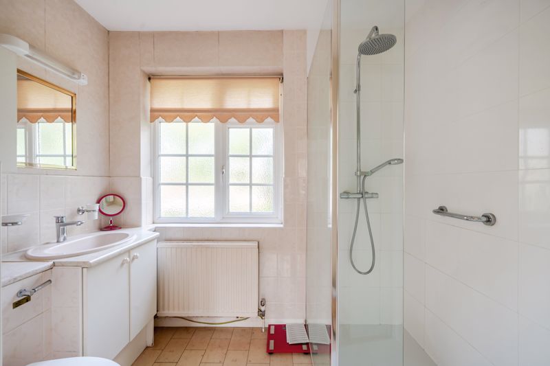 En-suite- click for photo gallery